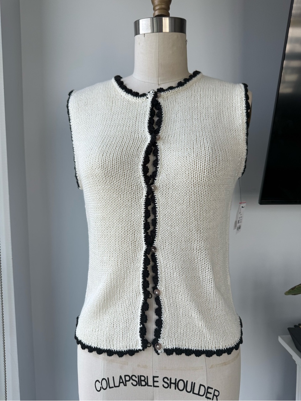 Sleeveless Knit Top with Black Trim